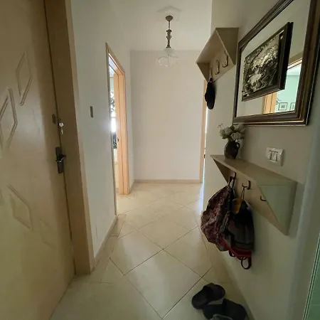 Lovenest Dajti 公寓 *